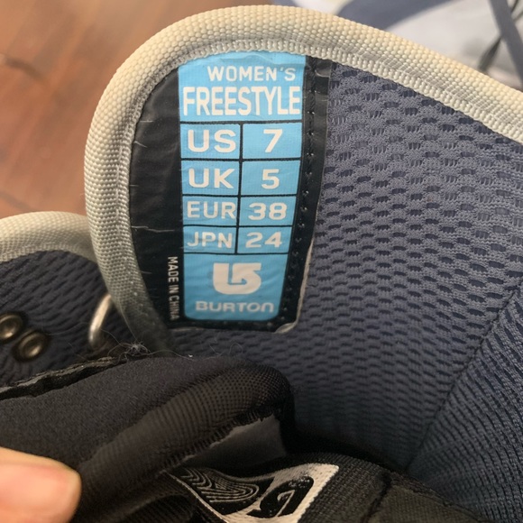 Burton Freestyle snowboarding boots Size 7 - Picture 5 of 8